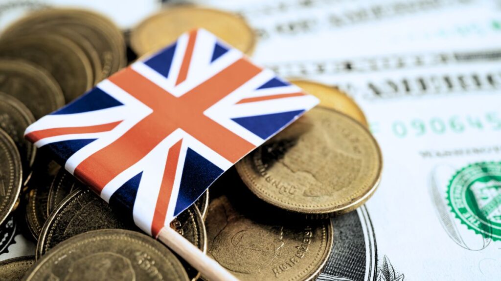 UK flag with British pounds and US dollars, representing cross-border wealth planning for high-net-worth families.